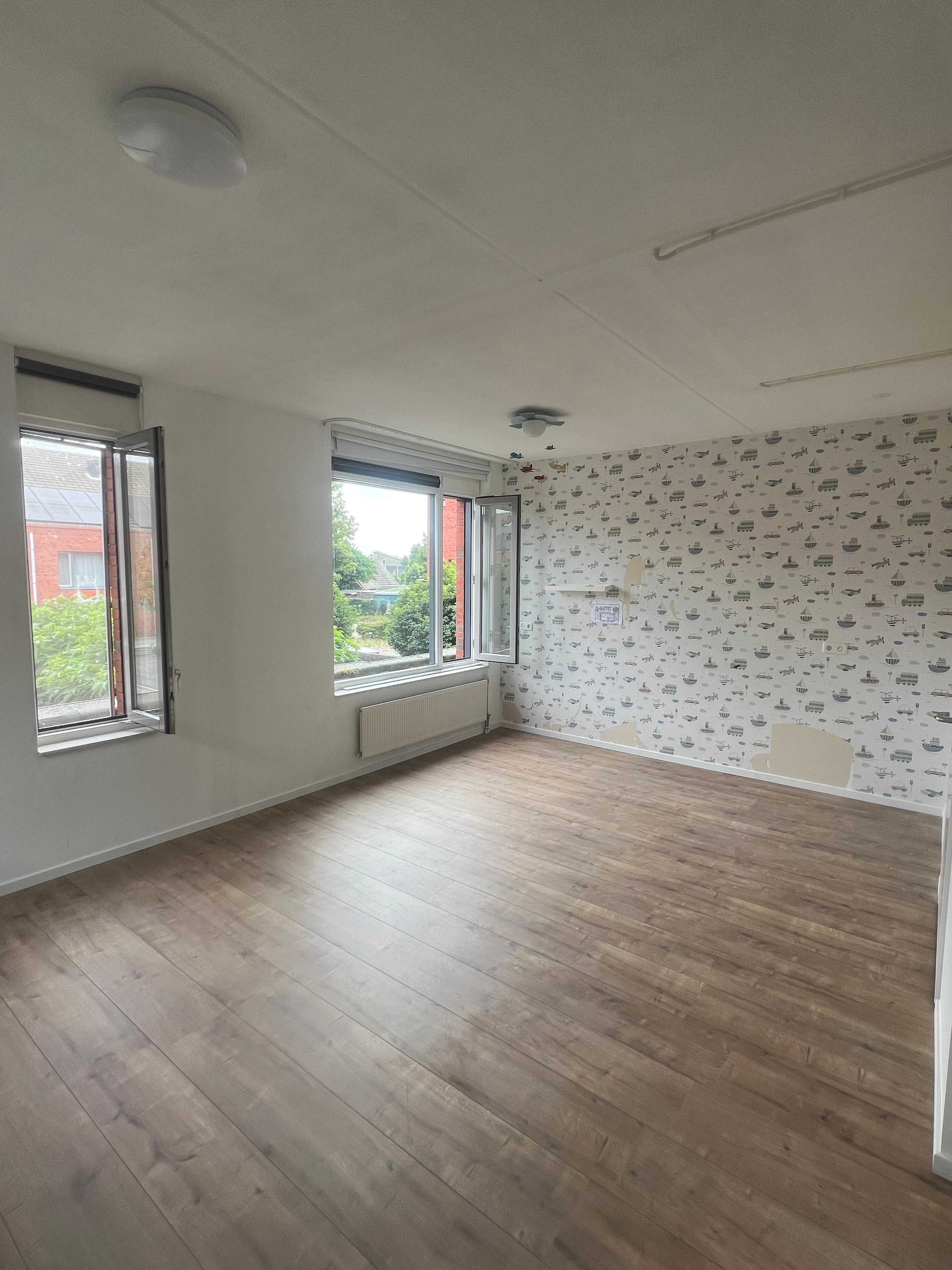 Kamer Renovatie -- Van Kale Ruimte tot Sfeervol Interieur