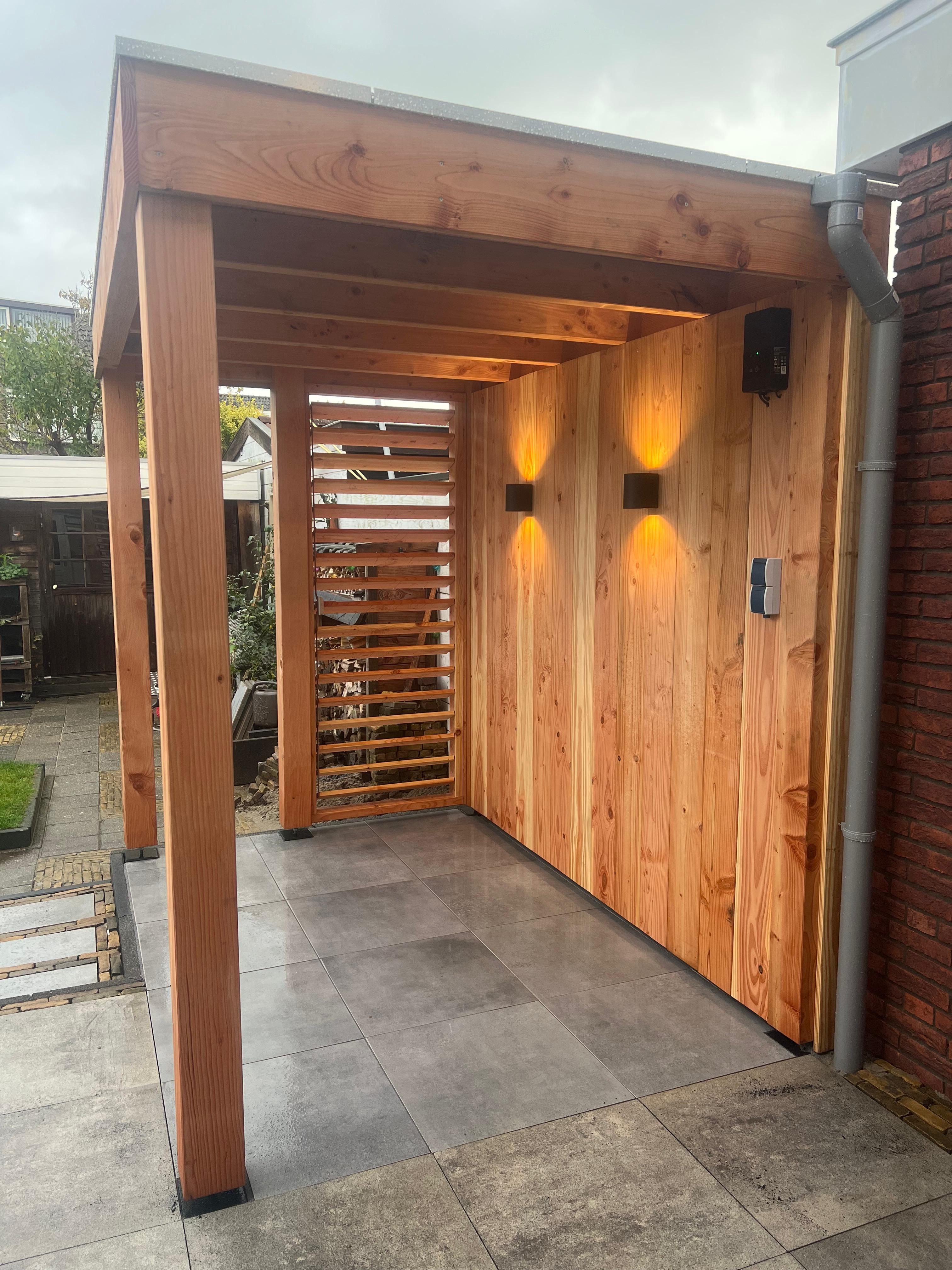 Maatwerk Houten Overkapping -- De Perfecte Loungeruimte in de Tuin