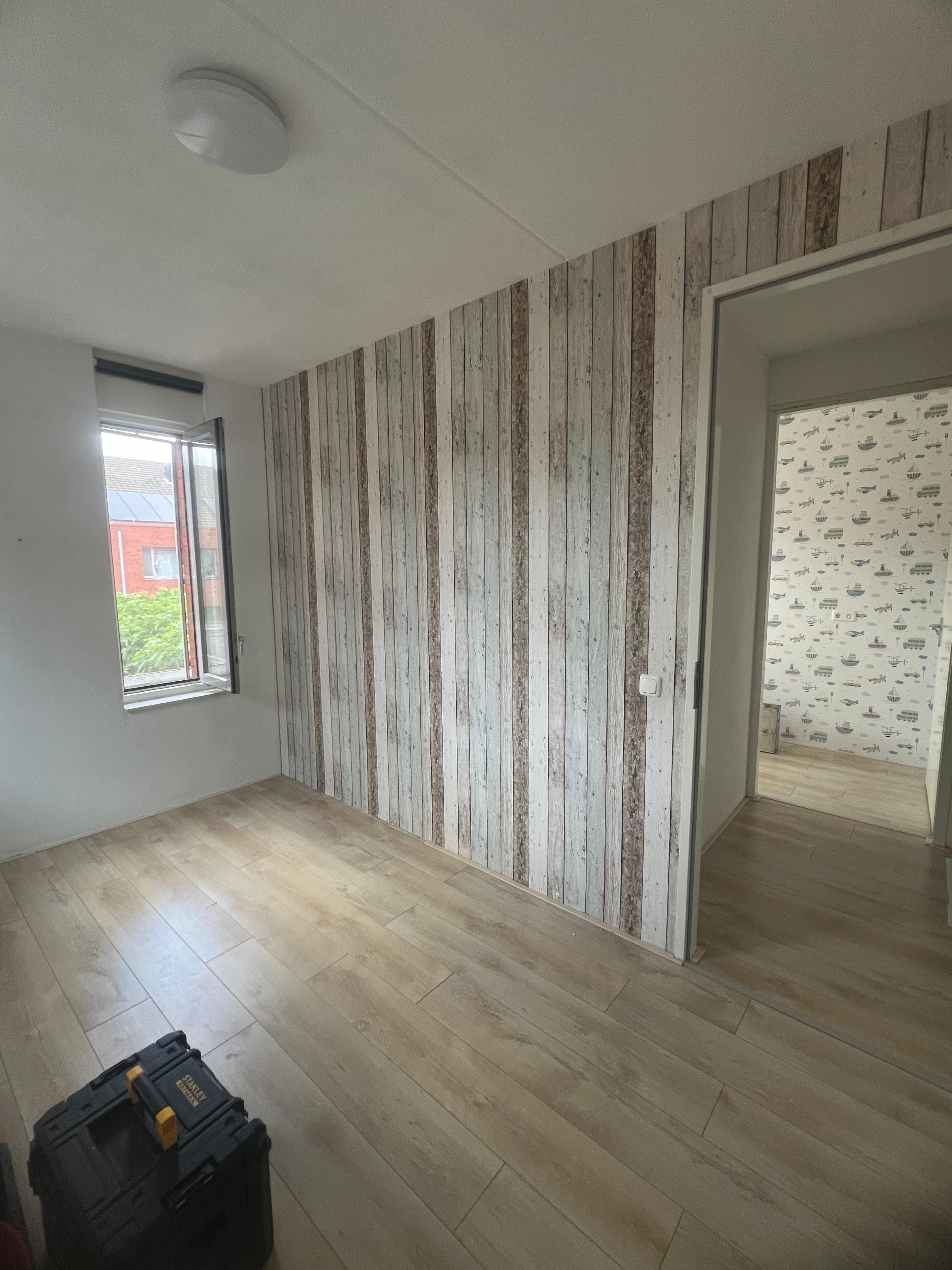 Kamer Renovatie met Nieuwe Vloer & Wandafwerking